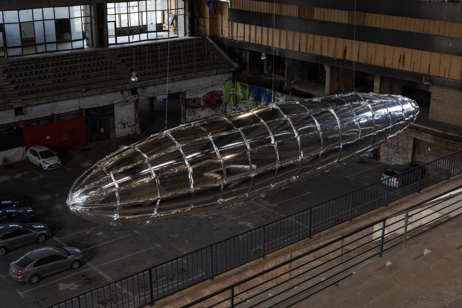 LEE BUL Willing to Be Vulnerable &ndash; Metalized Balloon  V4, 2015/2020 