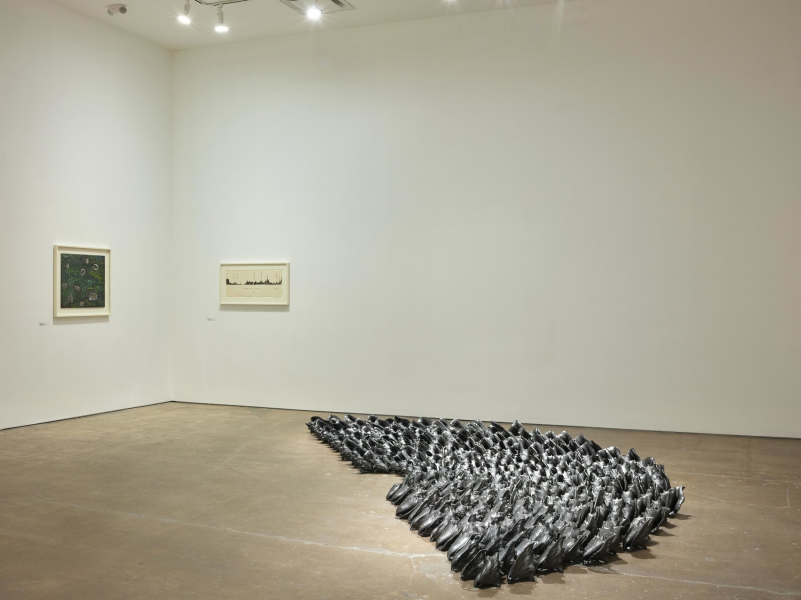 Teresita Fern&aacute;ndez / Robert Smithson, Installation view