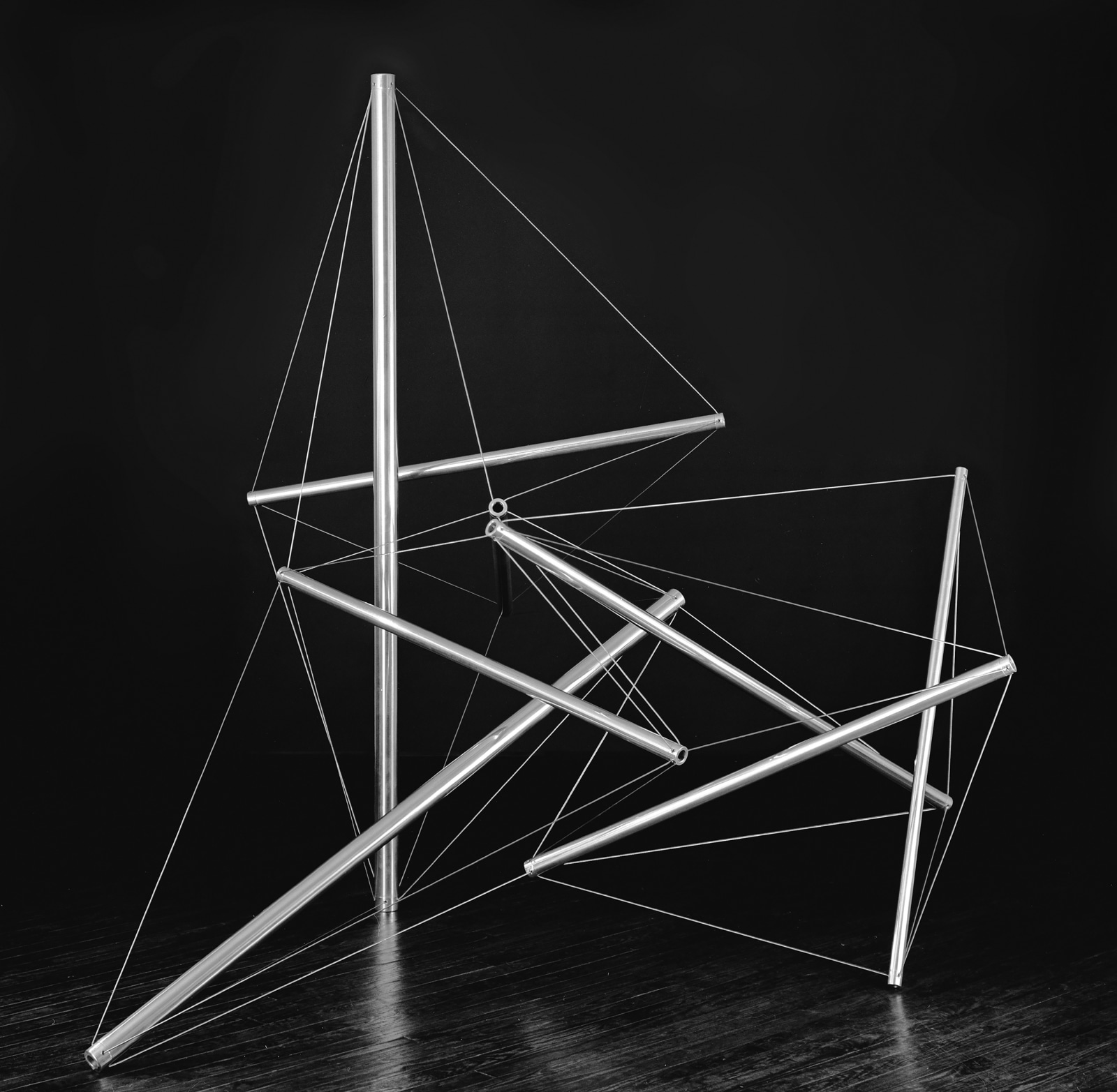 Kenneth Snelson exhibition on view at Raclin Murphy Museum of Art