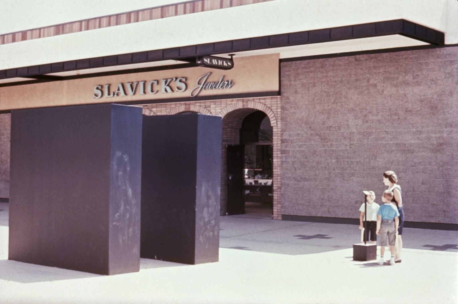 Plywood, painted black
Tony Smith, Santa Barbara, CA, 1969, organized by the Museum of Modern Art