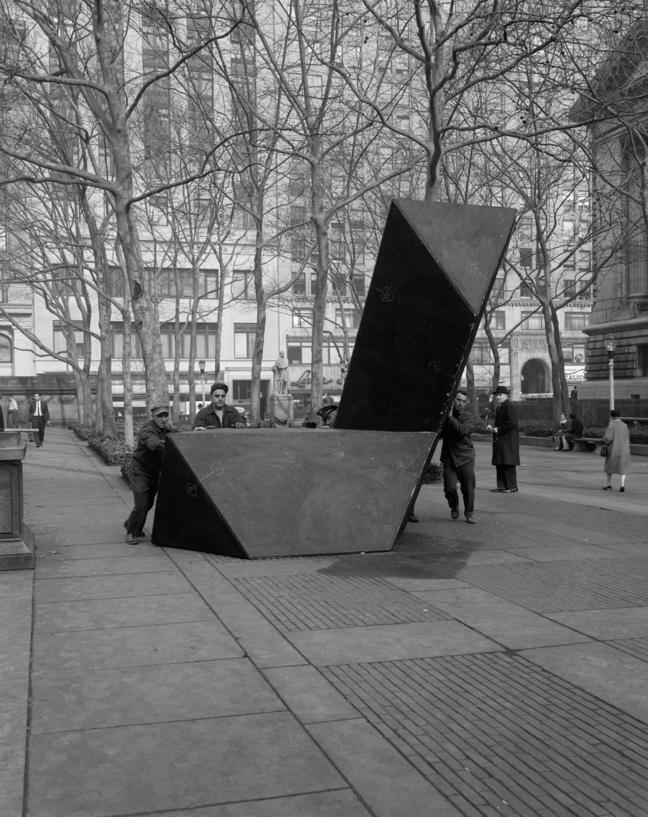 Installation, Tony Smith: Bryant Park, New York,&amp;nbsp;1967&amp;nbsp;