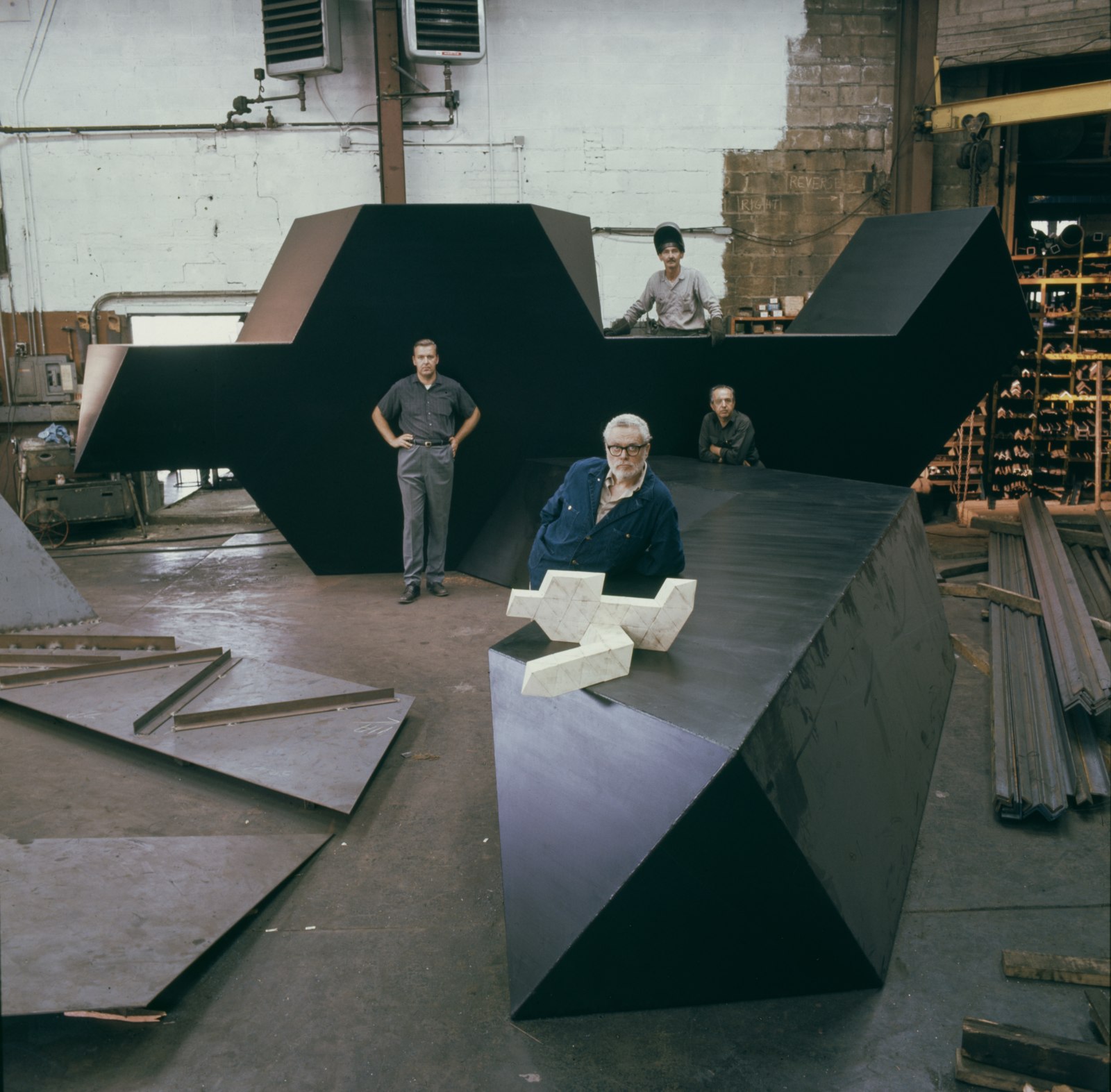 Smith and fabricators, Industrial Welding Company, Newark, NJ, 1971
Photo Irving Penn