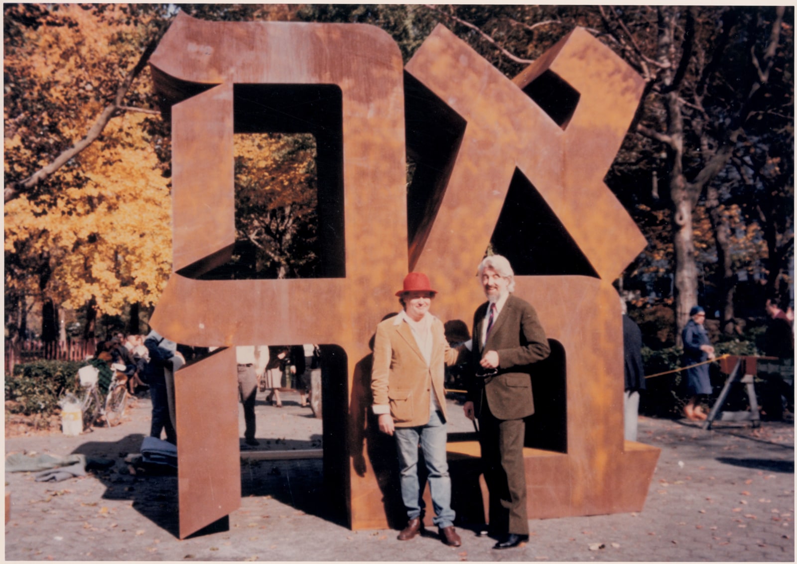 Indiana and Robert L. B. Tobin with AHAVA (1977), installed at Fifth Avenue and Sixtieth Street, New York, October 25, 1978. Image courtesy of The Star of Hope, Vinalhaven, Maine