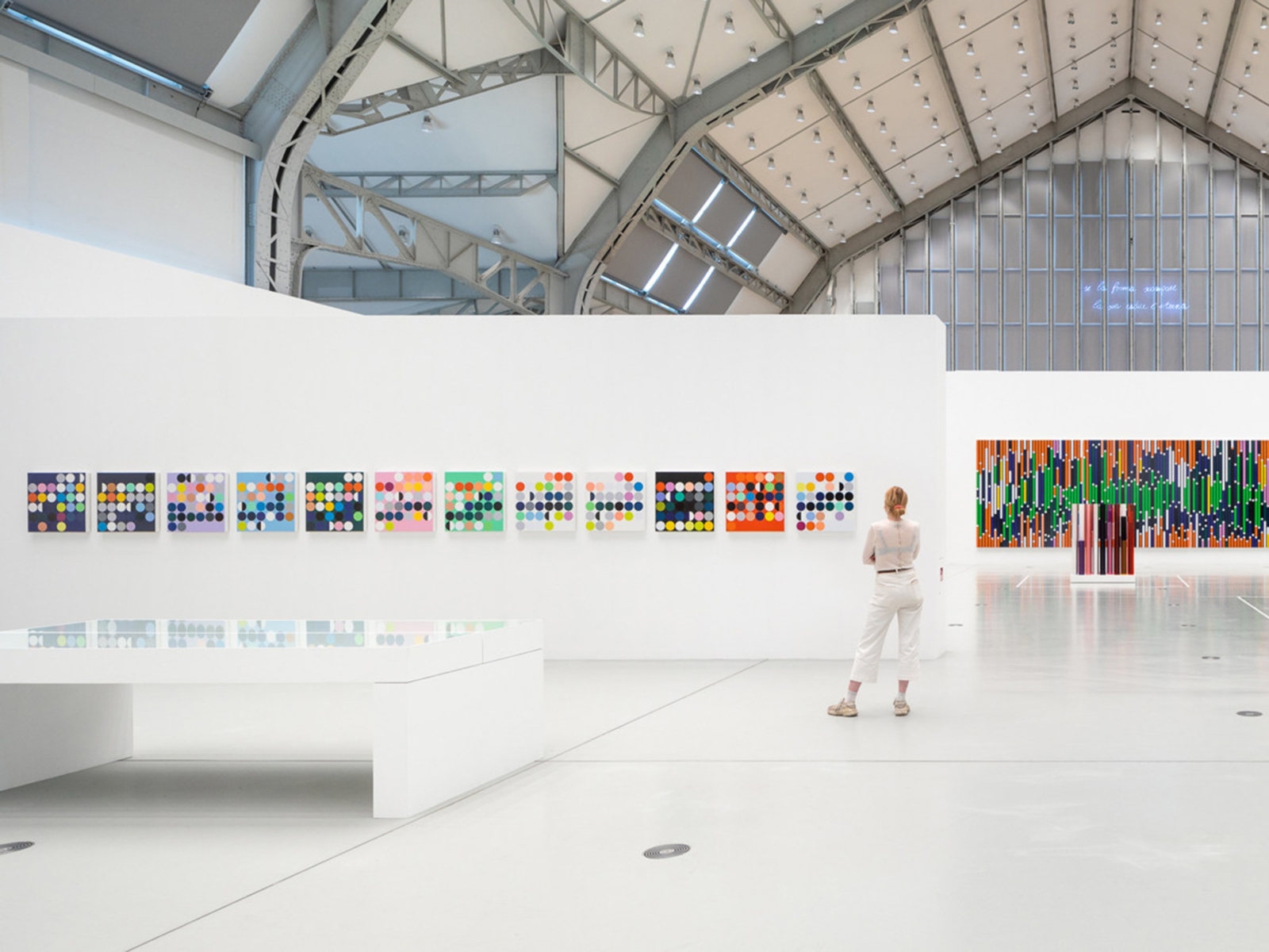 Installation view, Sarah Morris, All Systems Fail, Deichtorhallen Hamburg, 2023