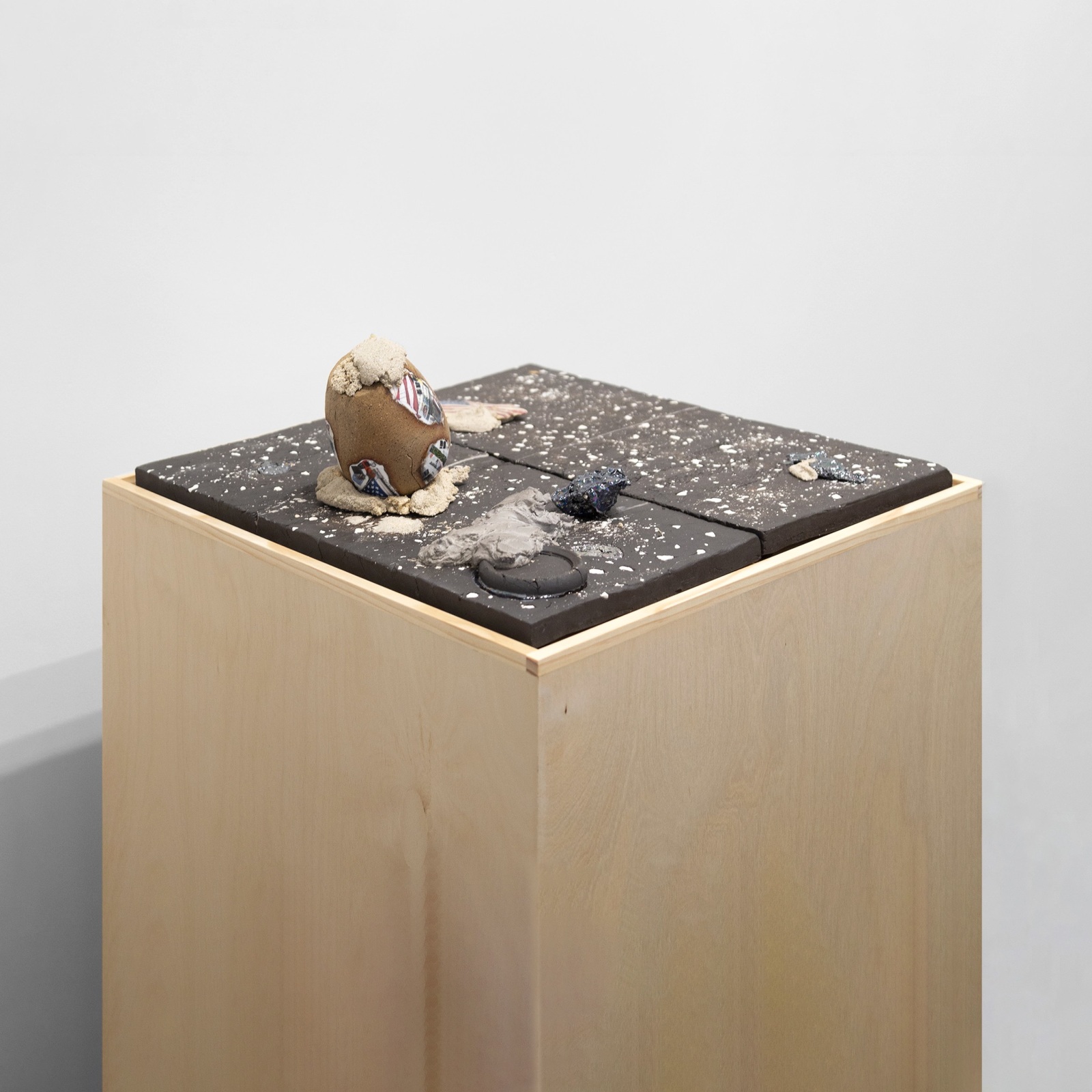 Kahlil Robert Irving, Concrete Nodes and Moon chunks |Street stars and fragments (Mixedvessel)