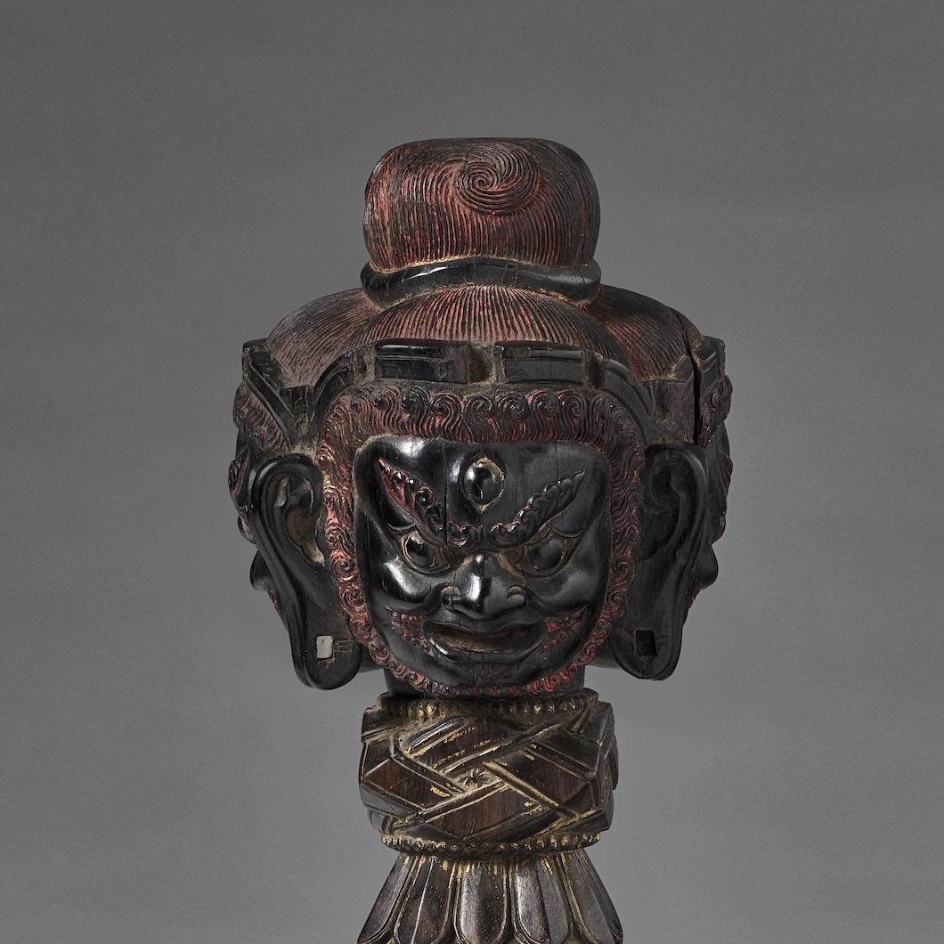 detail of a finely-made kila (Tib. phurba) consists of three ferocious heads, a lotus petal and ‘endless knot’ (shrivatsa) grip.