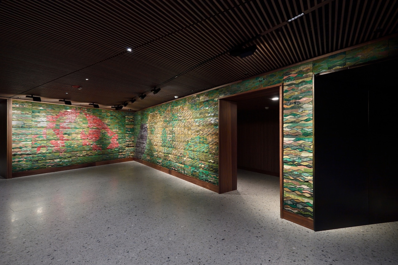 Installation view, Elias Sime, Roots, John Hopkins University, Washington D.C., 2023. © 2023 Johns Hopkins University. Courtesy the artist and John Hopkins University. Photo by Will Kirk/Johns Hopkins University