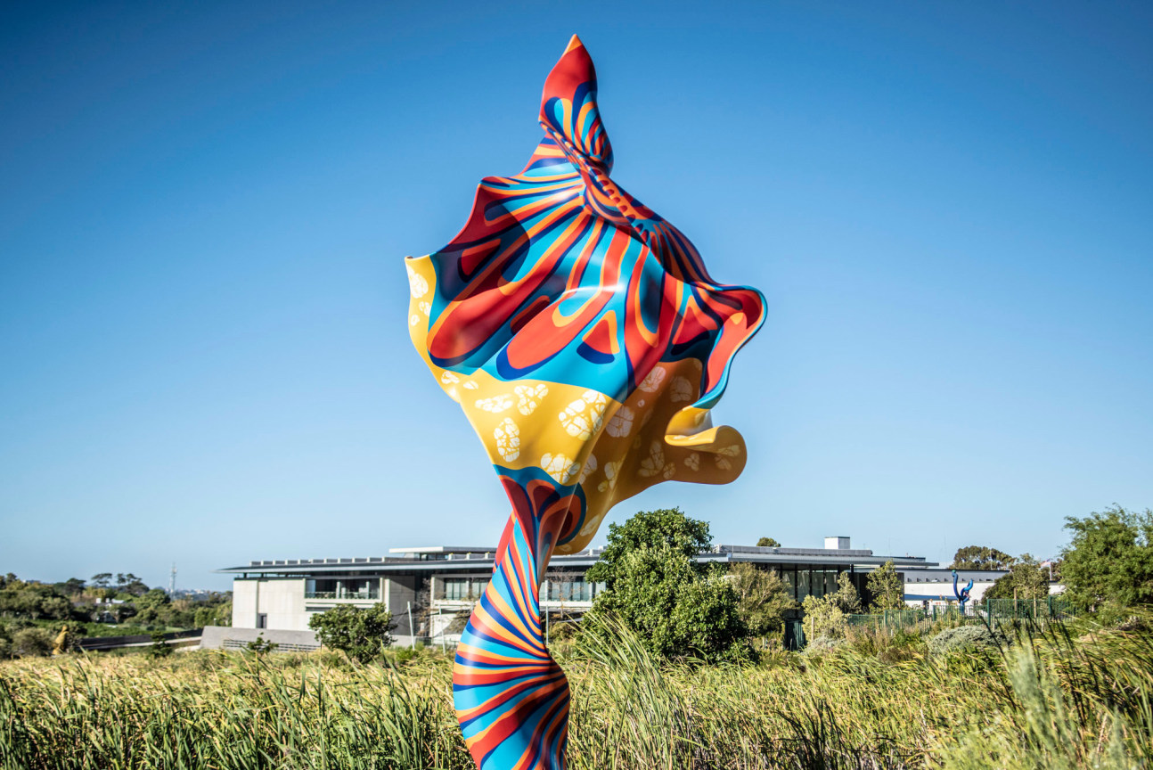 sculpture of a piece of fabric swaying and undulating