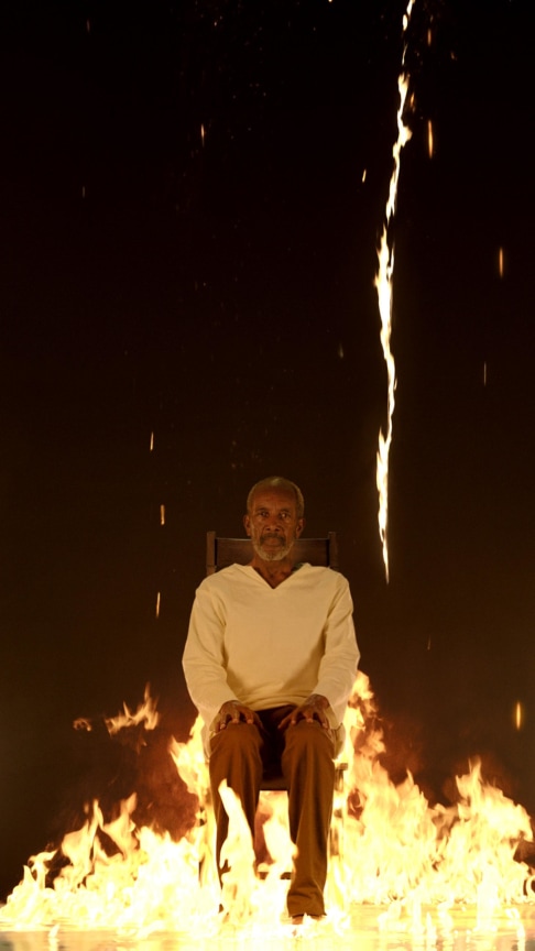 , BILL VIOLA (比尔 维奥拉),&nbsp;Fire Martyr,&nbsp;2014, color high-definition video on plasma display mounted vertically on wall, 42 3/8 x 24 1/2 x 2 5/8 in. 7:10 minutes. Executive producer: Kira Perov,