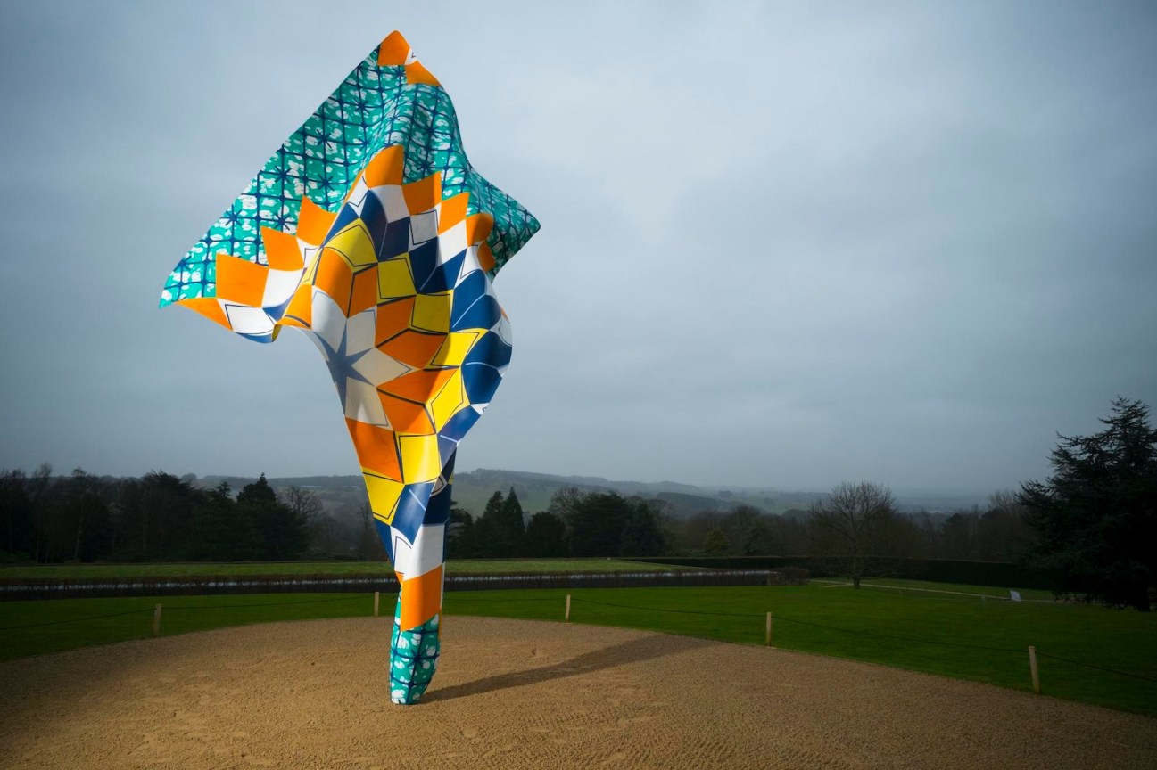 sculpture of a piece of fabric swaying and undulating