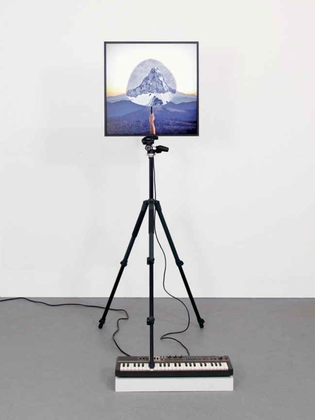 , RICHARD T. WALKER&nbsp;a paradox in distance,&nbsp;2014&nbsp;Lightbox, tripod, Casiotone MT-68 keyboard&nbsp;78 x 27 x 45 in. (198.1 x 68.6 x 119.4 cm) Edition of 3