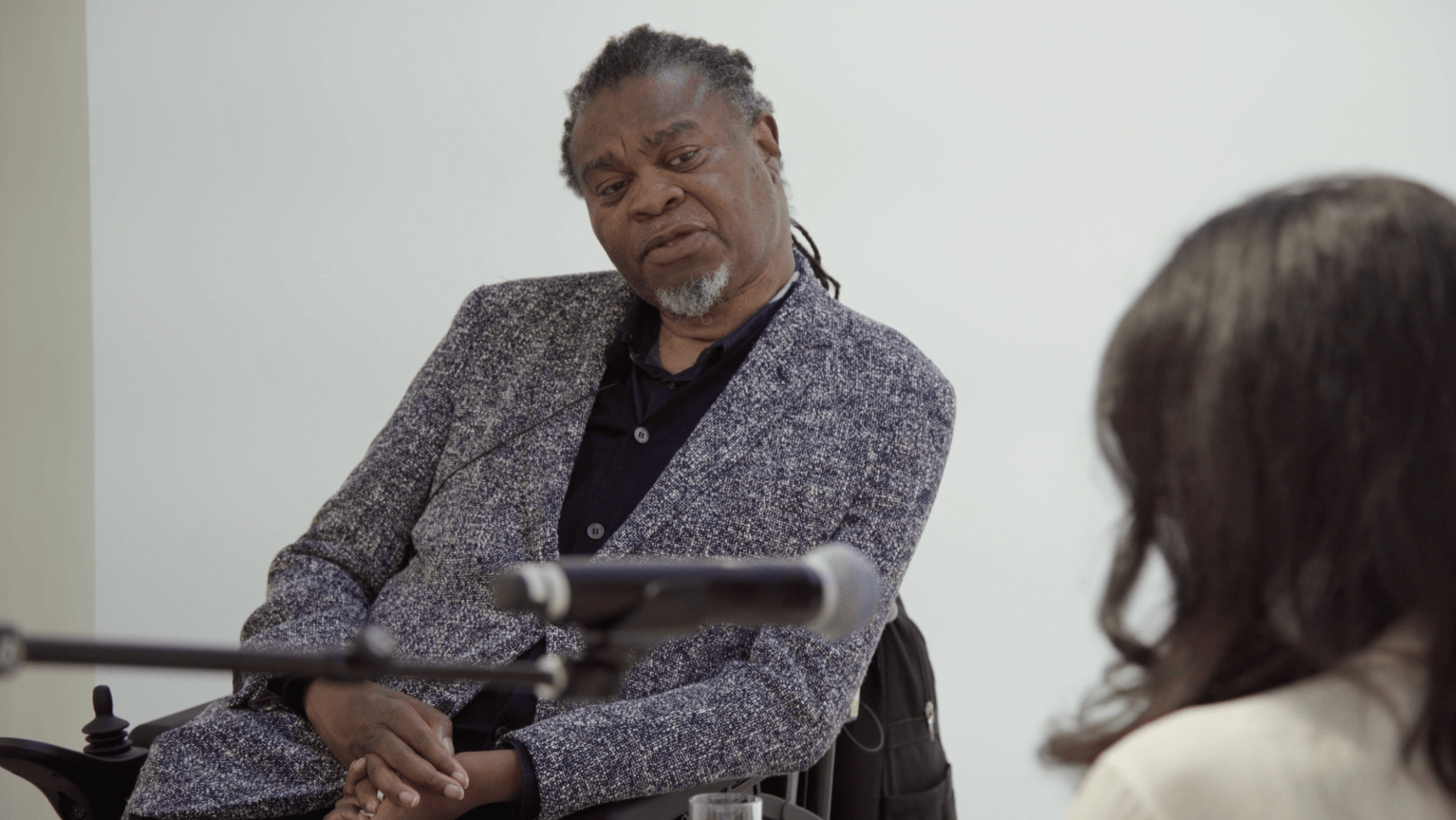 Image of Yinka Shonibare discussing his exhibition at an artist talk.