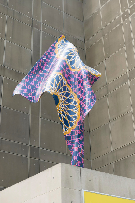 sculpture of a piece of fabric swaying and undulating