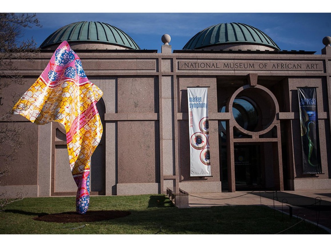 sculpture of a piece of fabric swaying and undulating