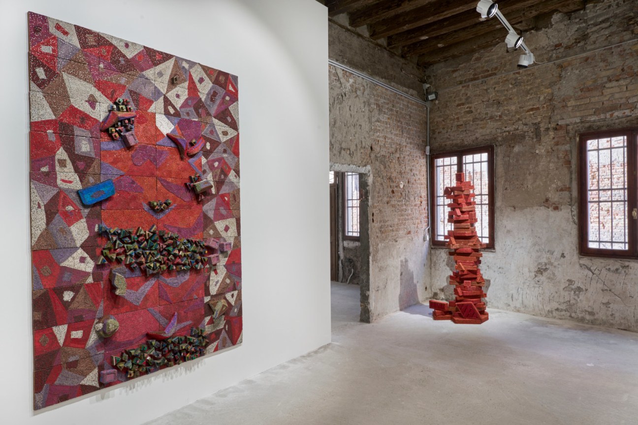 Elias Sime, Dichotomy ፊት አና ጀርባ&nbsp;at Tanarte, Castello, as a Collateral Event at the 60th International Art Exhibition &mdash; La Biennale di Venezia (2024). Copyright Elias Sime. Courtesy the artist and James Cohan Gallery, New York.