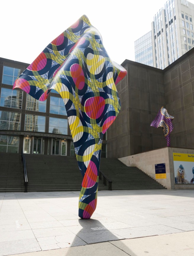 sculpture of a piece of fabric swaying and undulating