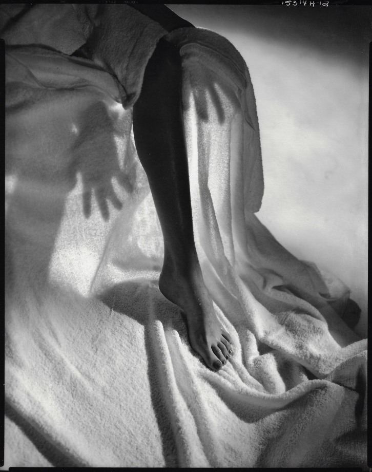 Horst P. Horst, Leg with hands, 1942