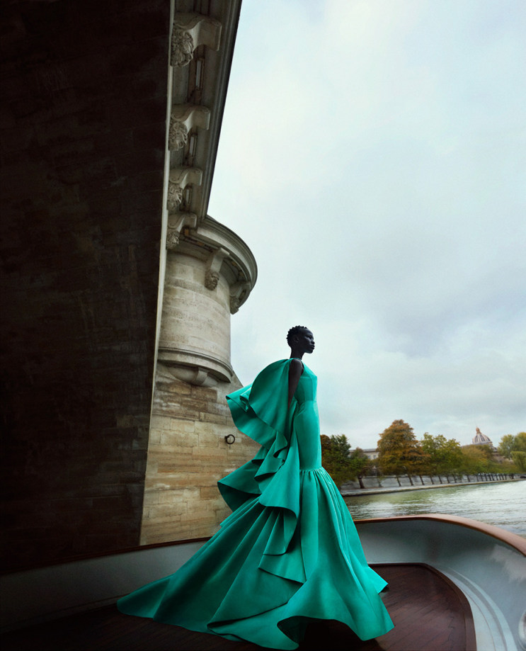 Txema Yeste, Shanelle on Pont Neuf, Paris, 2018