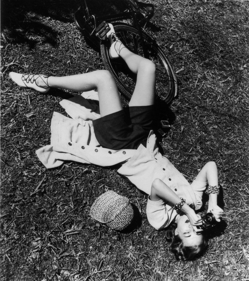 Louise Dahl-Wolfe, Liz Gibbons as Photographer, 1938