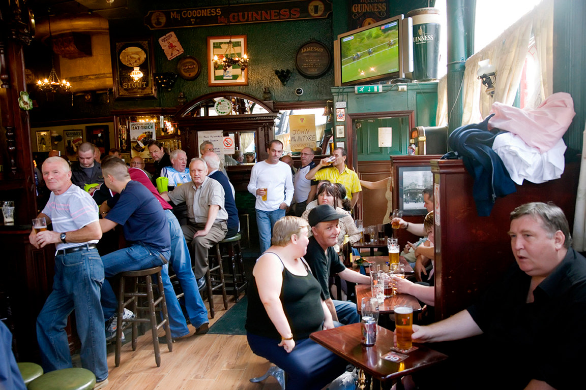 Harry Benson, Tollbooth Bar, Glasgow, 2007