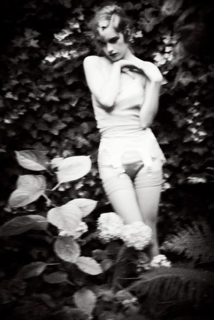Ellen von Unwerth, Bees, 2012