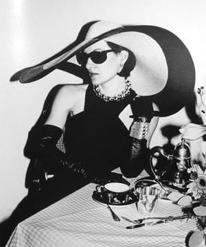 Roxanne Lowit, Paloma Picasso at Tiffany’s, New York, 1980