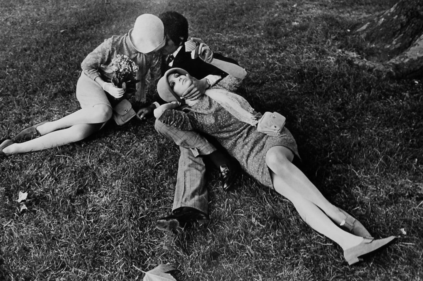 Bob Richardson, Donna Mitchell and friends, London, VOGUE, 1965