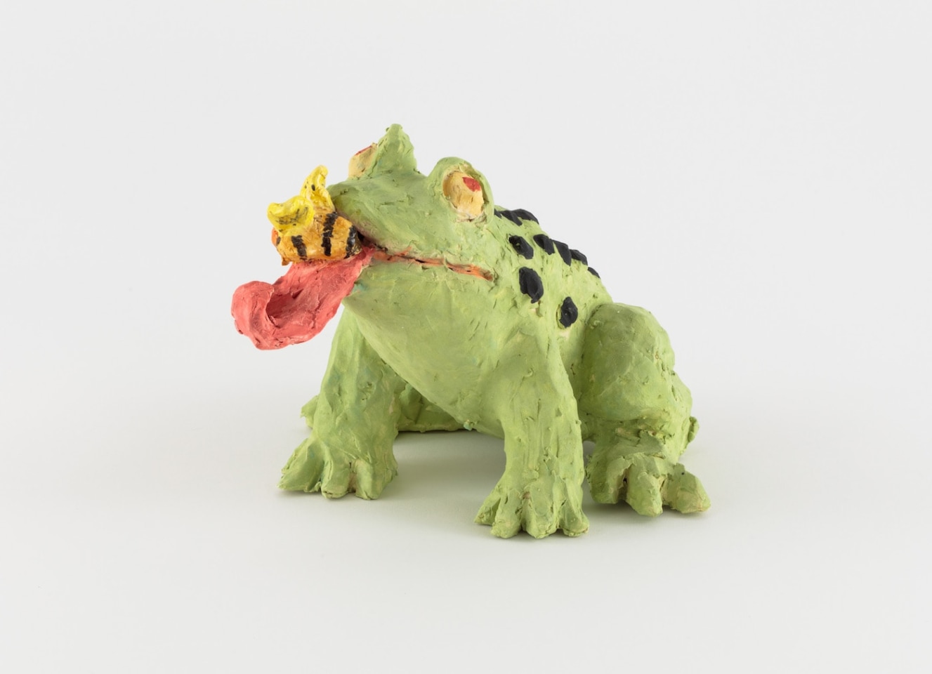 Sally Saul, &ldquo;Frog&rdquo; (2017), clay and glaze, 6 1/2 x 8 x 7 1/2 inches (all images courtesy Rachel Uffner gallery)