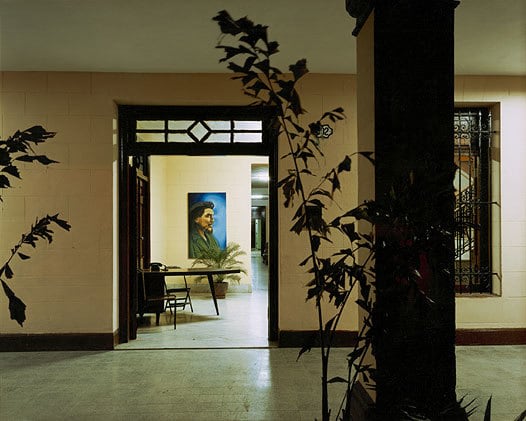Oil Painting of Che Guevara, Municipio de Educación, Plaza de Revolución, Havana, 2004 chromogenic print