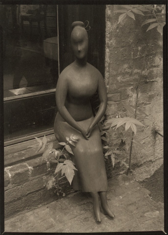 ELIE NADELMAN, PHOTOGRAPH OF A FEMALE SCULPTURE, C. 1920