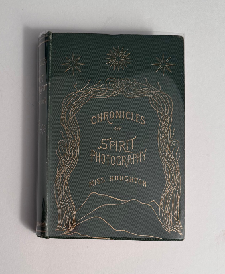CHRONICLES OF SPIRIT PHOTOGRAPHY by Miss Houghton