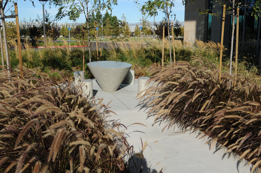 Black Diamond Fountain Plaza