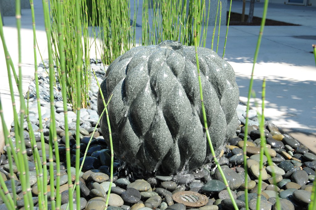 Black Diamond Fountain Plaza