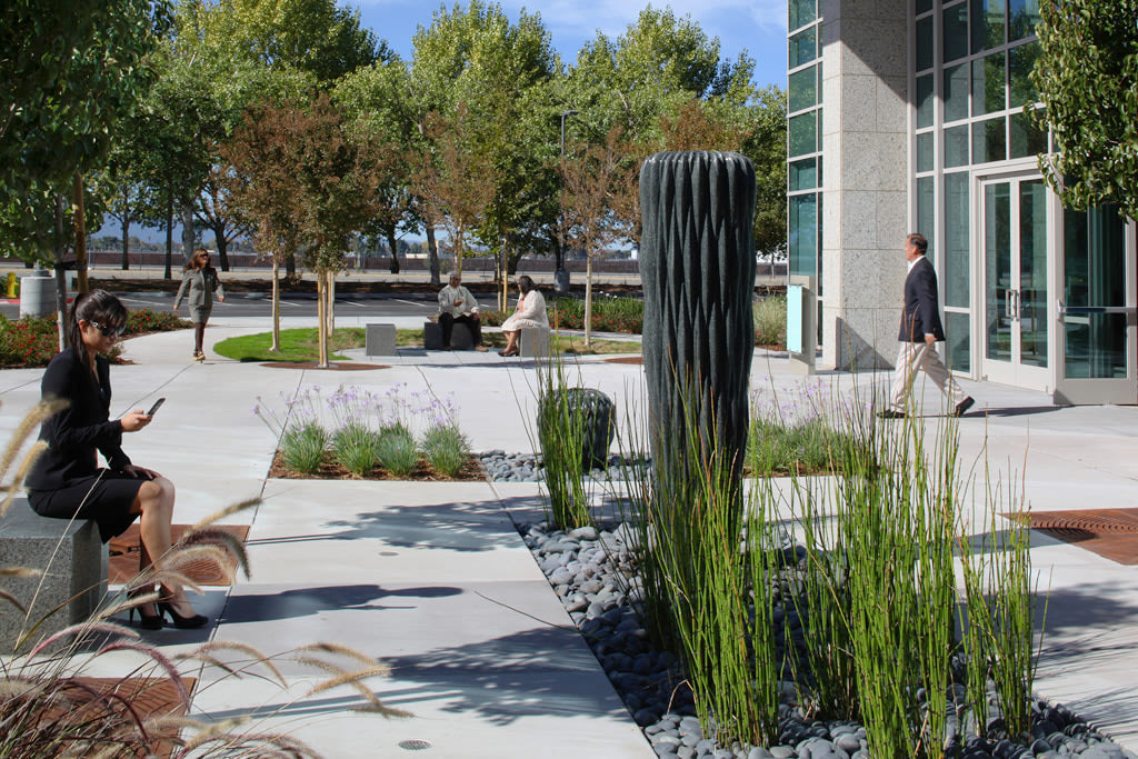 Black Diamond Fountain Plaza