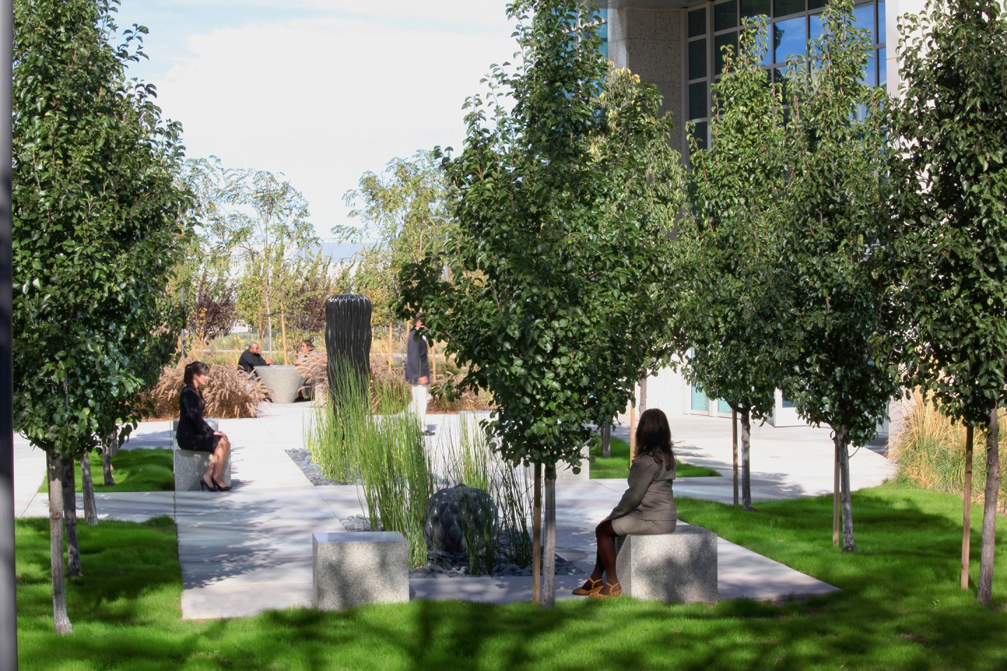 Black Diamond Fountain Plaza