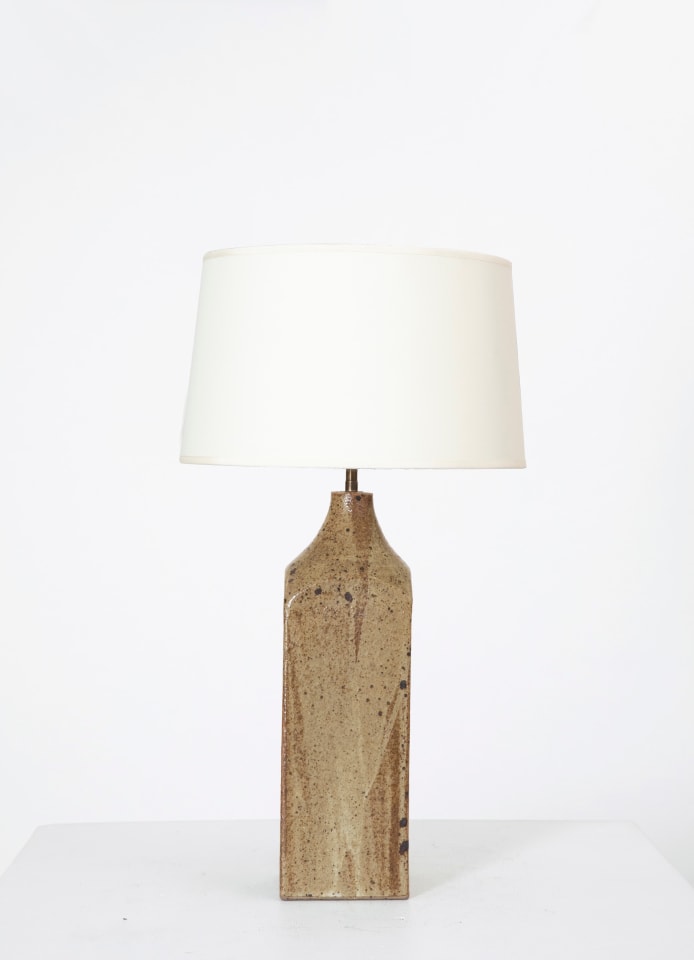 La Borne's ceramic table lamp, full straight view
