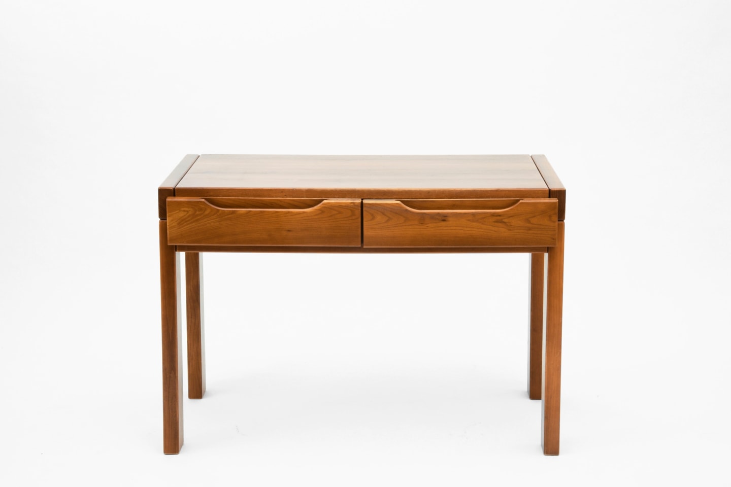 Maison Regain's desk top view