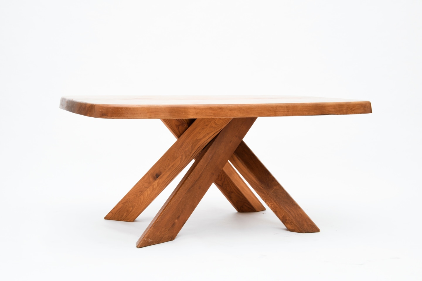 Pierre Chapo's &quot;T35C&quot; dining table eye-level diagonal view