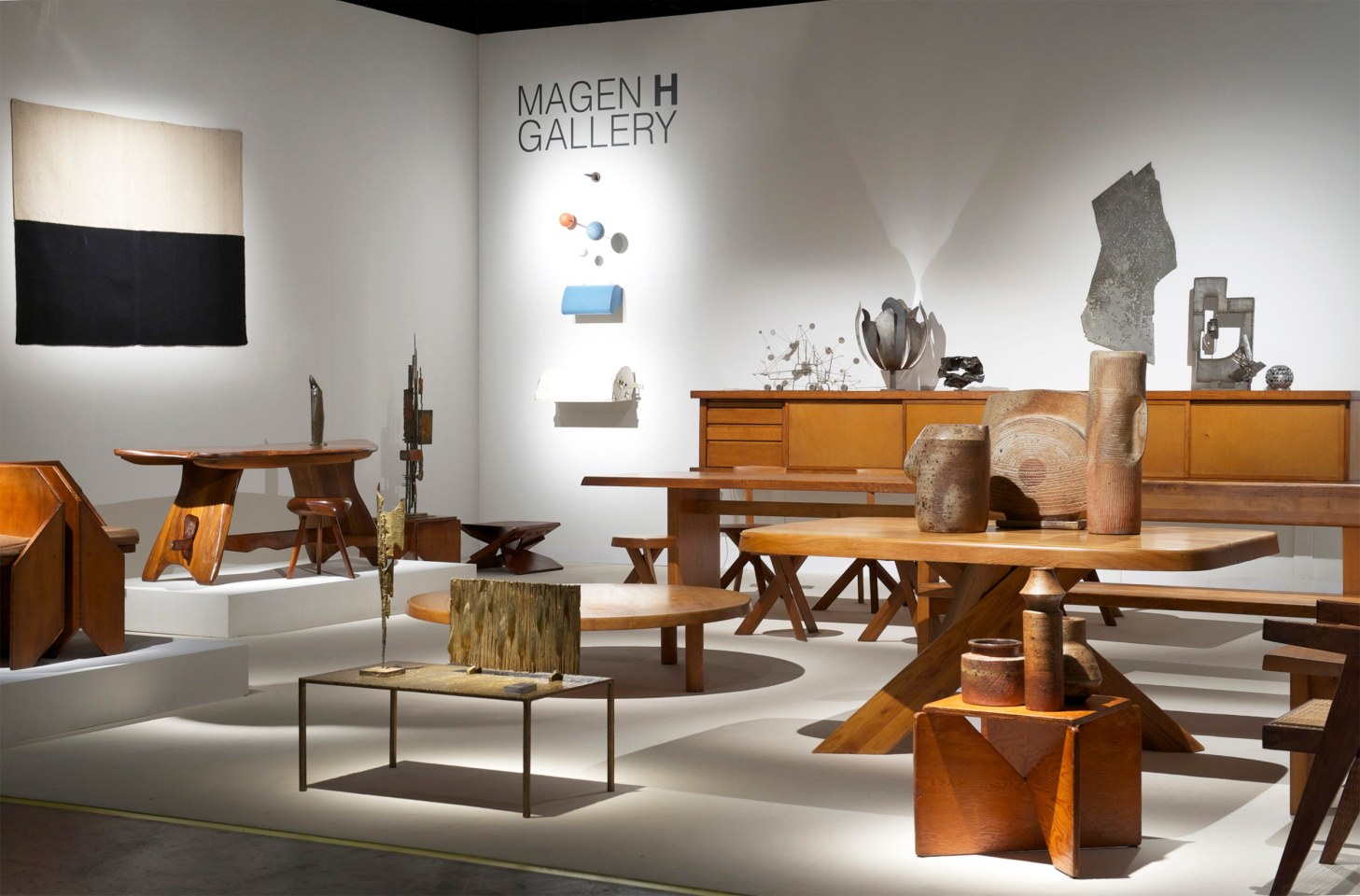 Side installation image of booth