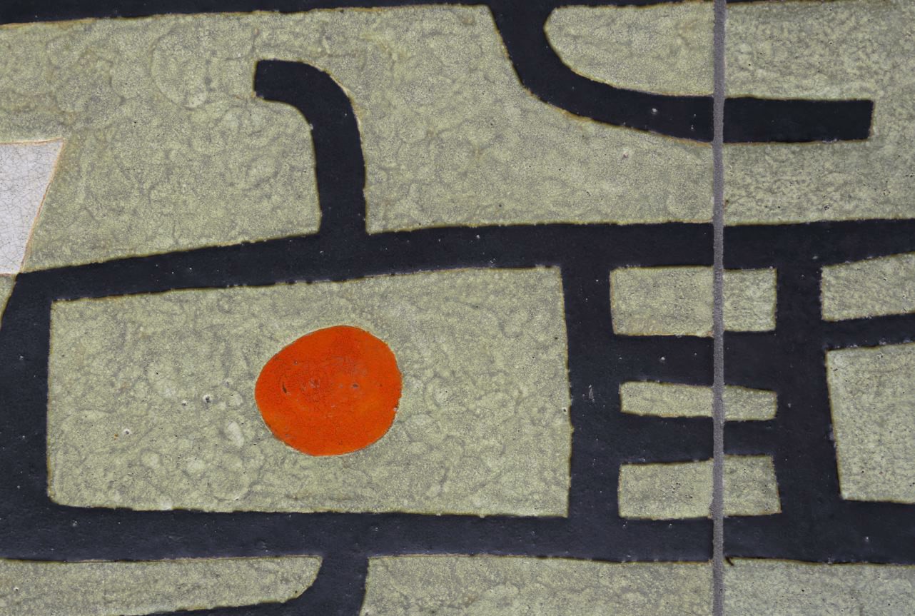 Andr&eacute; Borderie's coffee table detail view of table top