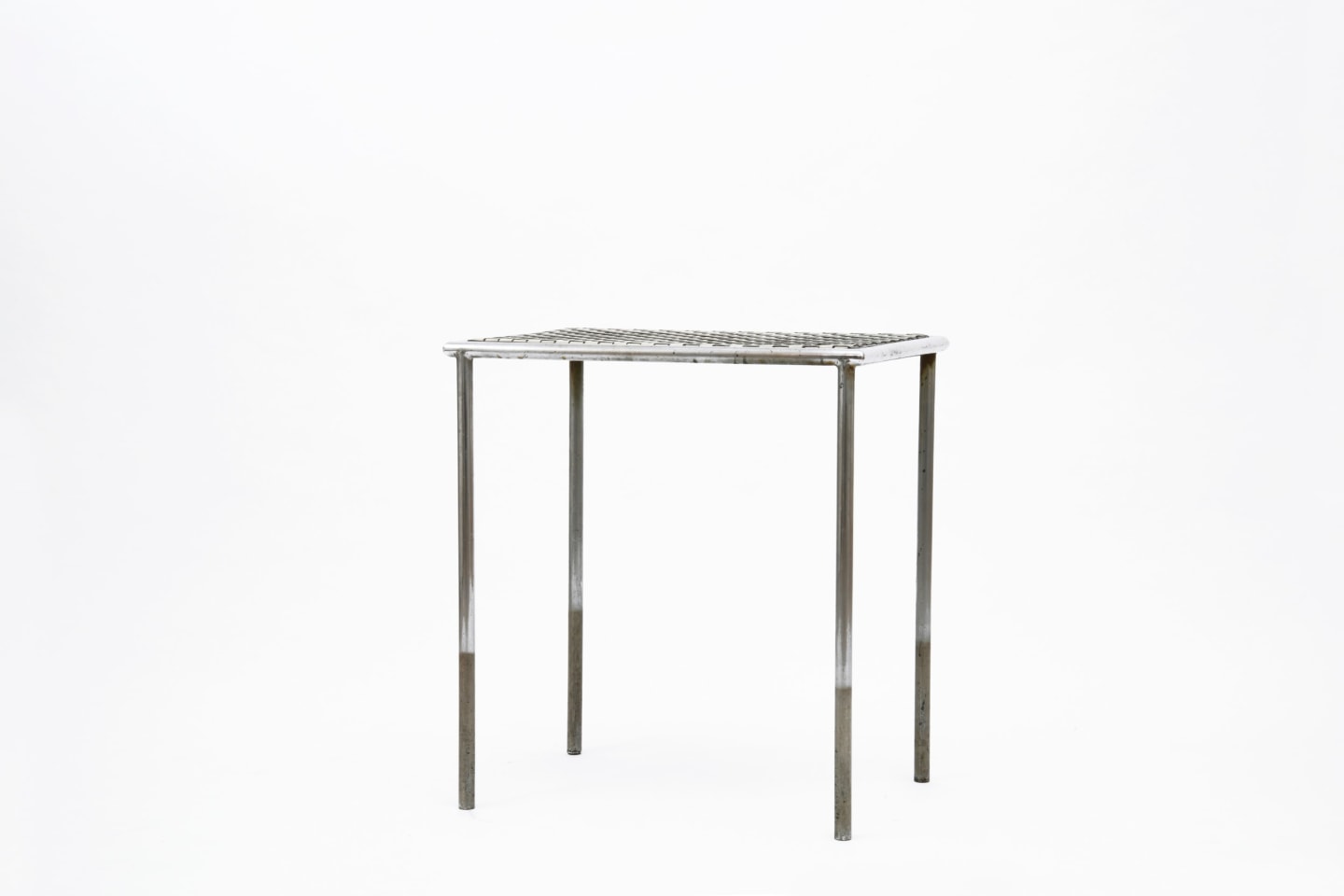 Ren&eacute; Herbst table diagonal view from eye-level