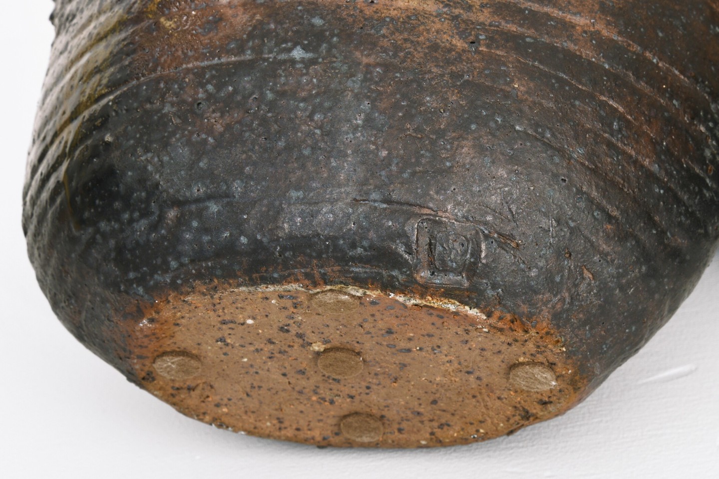 R&eacute;mi Bonhert's ceramic vase, detailed view of signature stamp on bottom