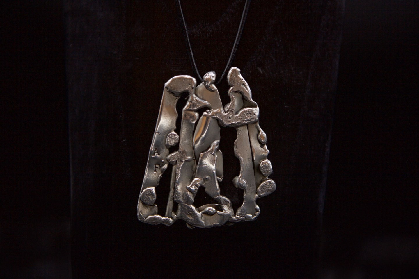 Albert Feraud's pendant close up straight view