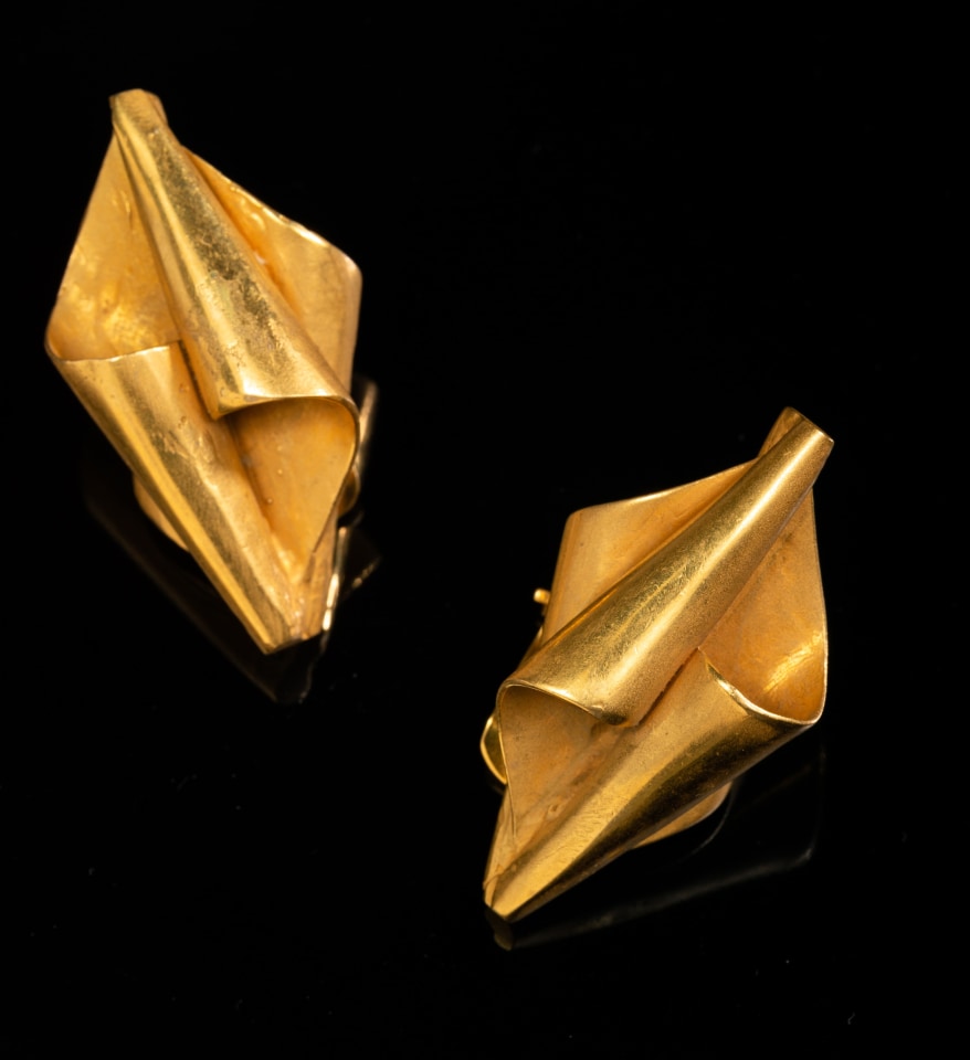 Jean-Claude Bonillo's pair of earrings, full view