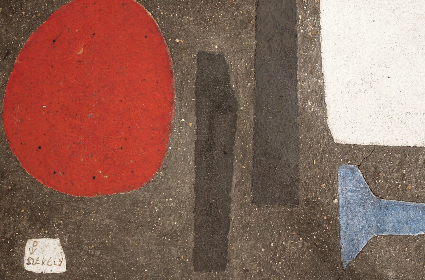 Pierre and Vera Székely's ceramic coffee table, detailed view of table top with signature on corner