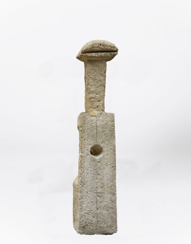 Front view of sculpture.