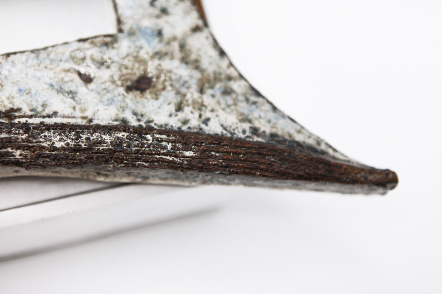 Jean Derval's mirror detailed image of ceramic frame