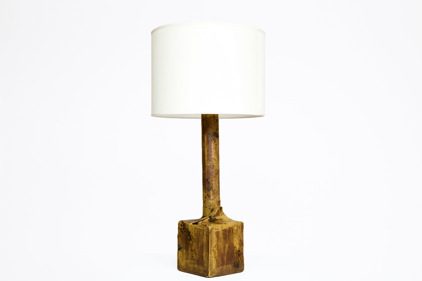 Elisabeth Joulia's large ceramic table lamp, full side view