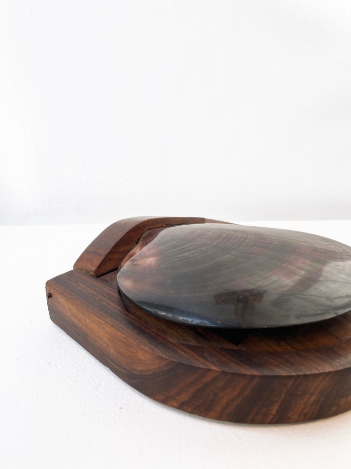 Alexandre Noll's cigarette box, close up view of side