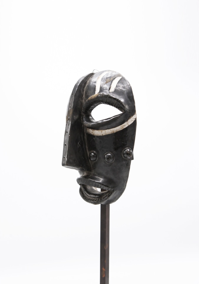 Jaque Sagan's ceramic mask, side of mask